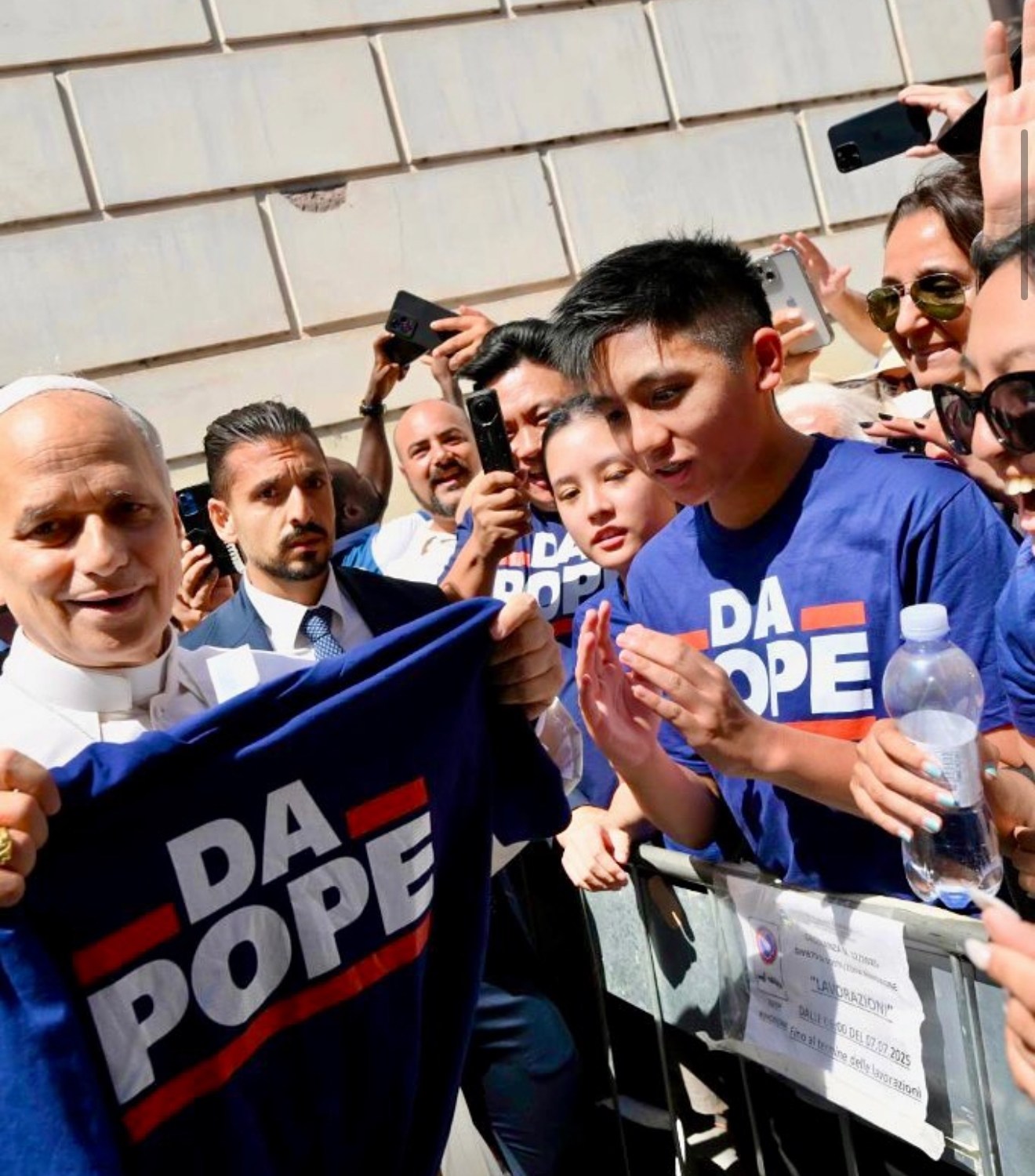 Pope Leo receives "Da Pope" t-shirt